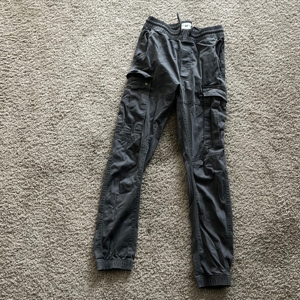 Mainly selling stylistic underground clothes. Jackets that haven’t been worn.
